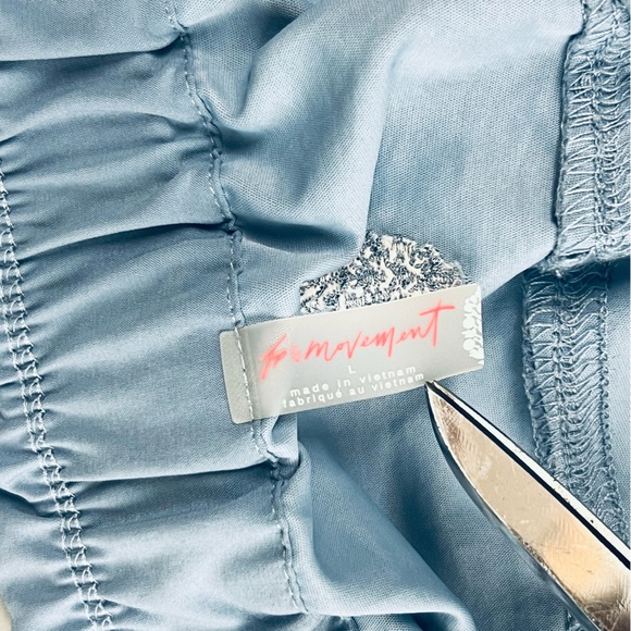 FP Movement by Free People Women’s Large Adventure Shorts Blue Cargo Net Pockets - Picture 4 of 7